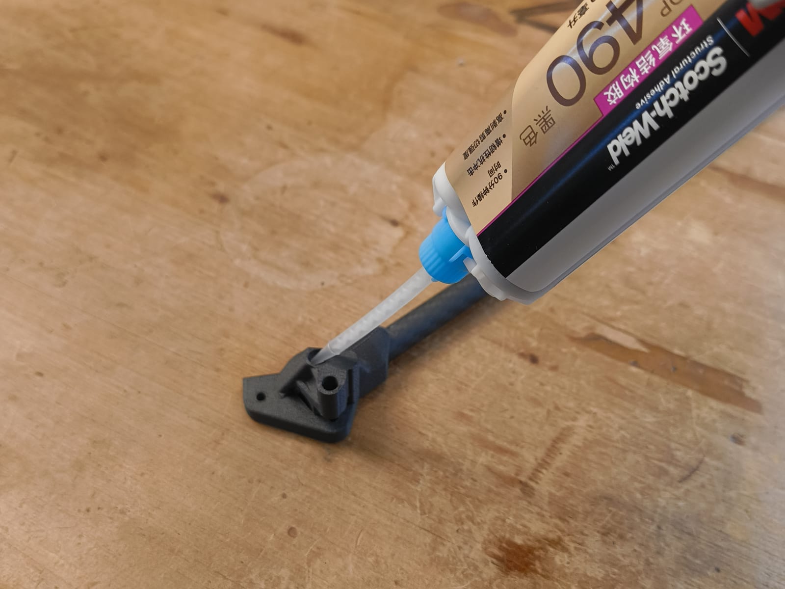 Epoxy distribution through the internal channels